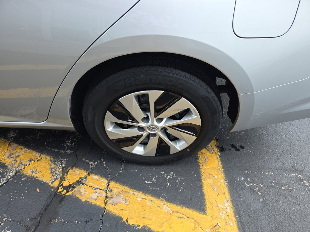 Used 2024 Nissan Altima 2.5 S FWD image 10