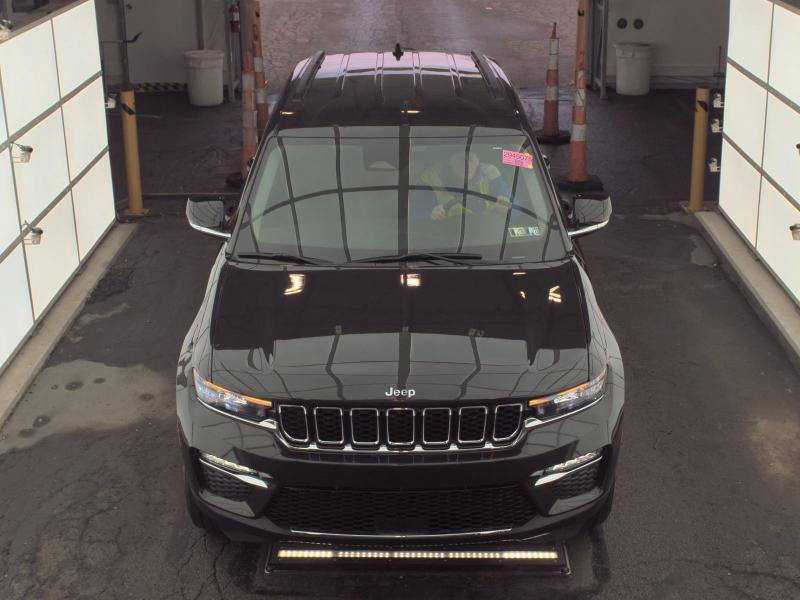 Used 2023 Jeep Grand Cherokee Limited w/ Trailer Tow Prep Group (B) AWD/4WD image 2