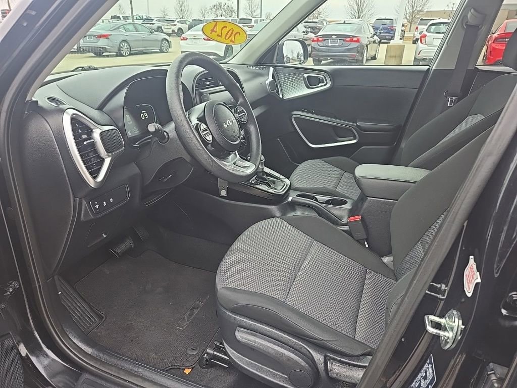 Used 2024 Kia Soul LX w/ Option Group 015 image 16