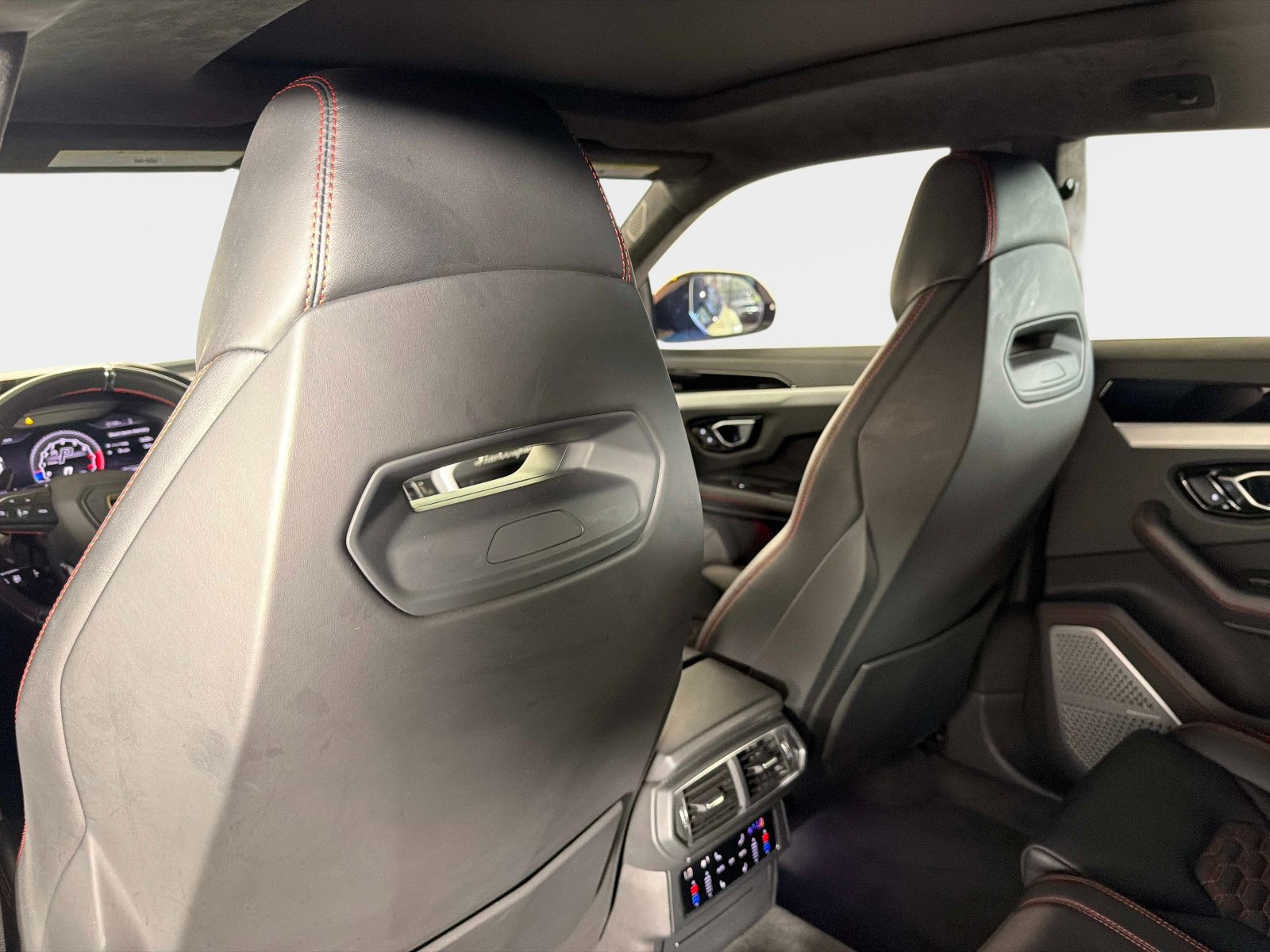 Used 2019 Lamborghini Urus AWD/4WD image 33
