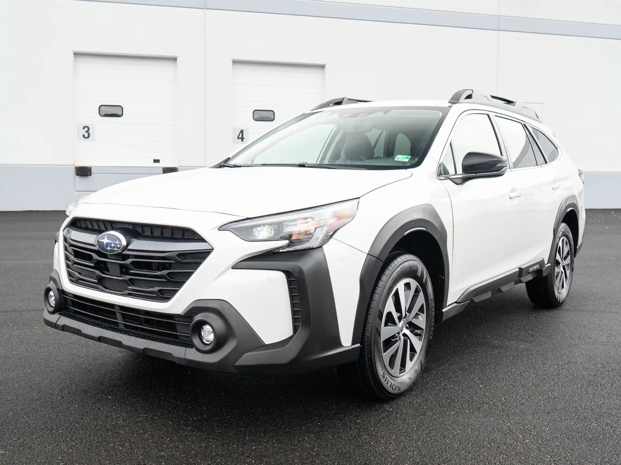 Used 2023 Subaru Outback Premium image 2