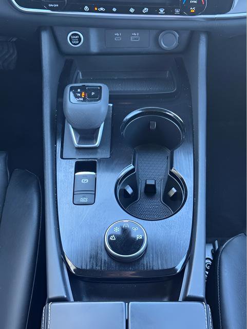 Used 2022 Nissan Rogue SV w/ SV Premium Package image 12