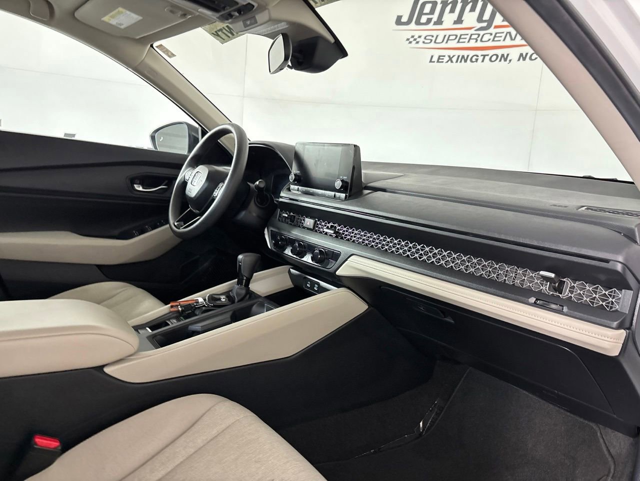 Used 2025 Honda Accord SE image 26