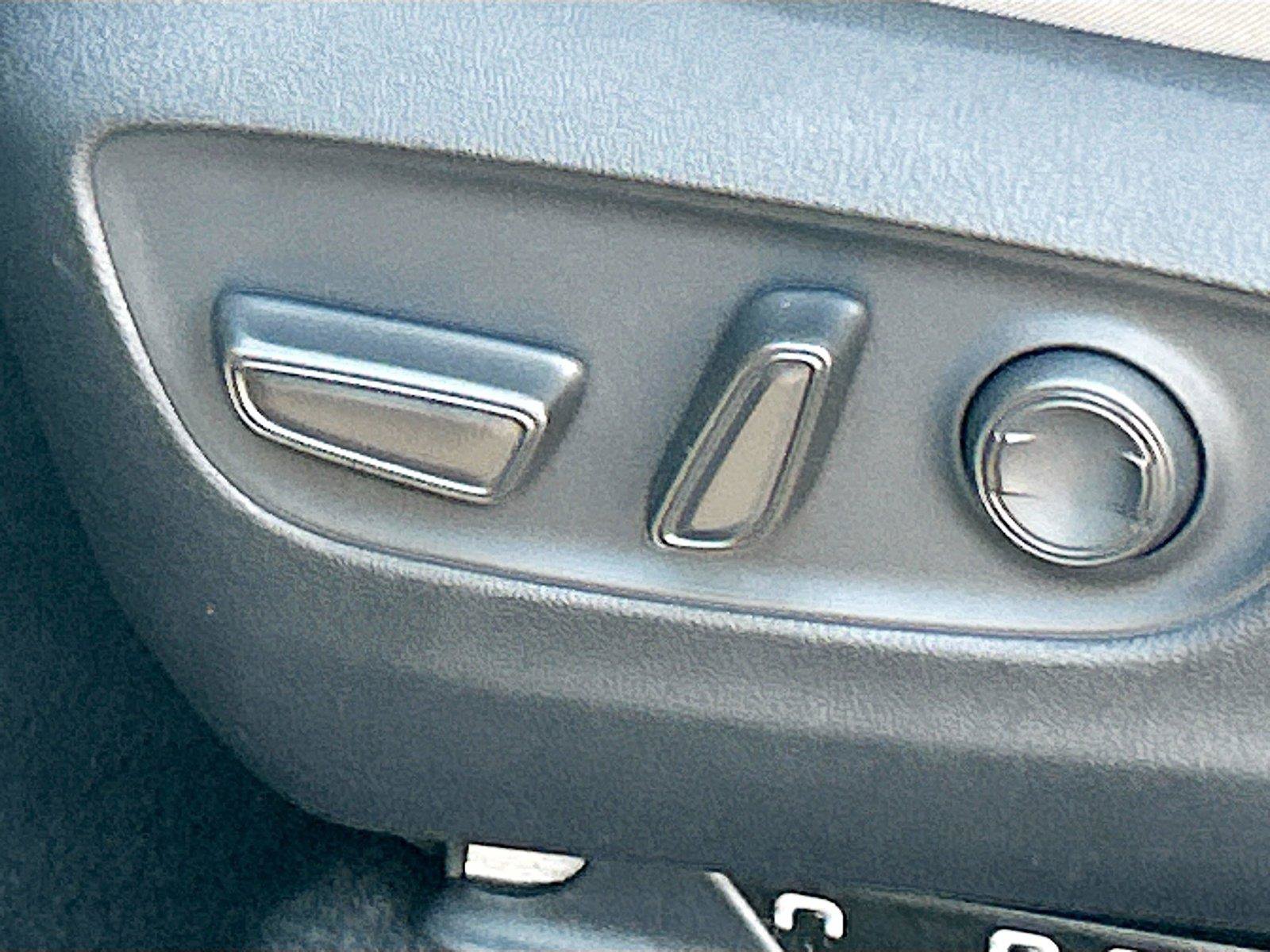 Used 2025 Toyota RAV4 XLE FWD image 24