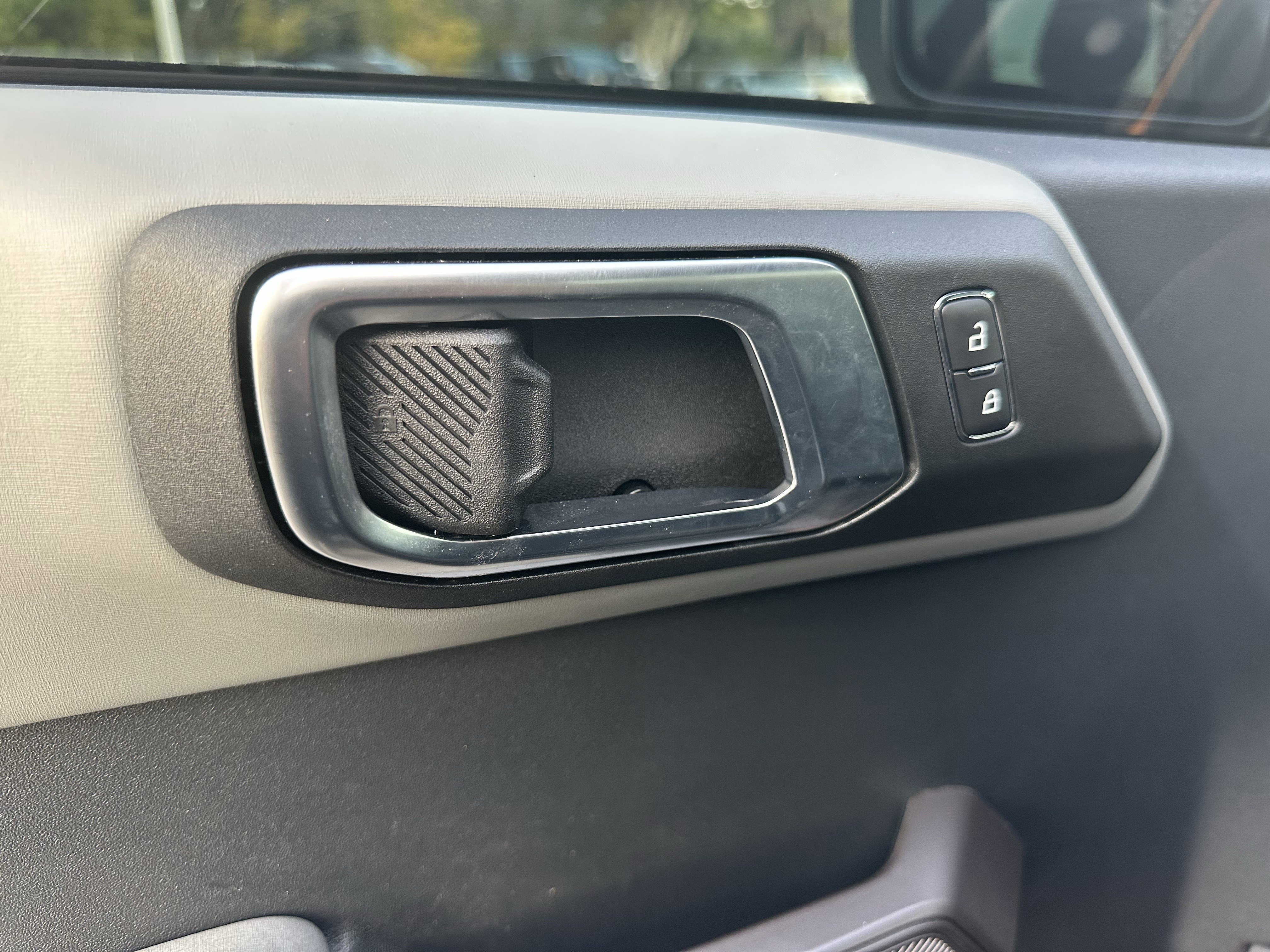 Used 2023 Ford Bronco Badlands image 15