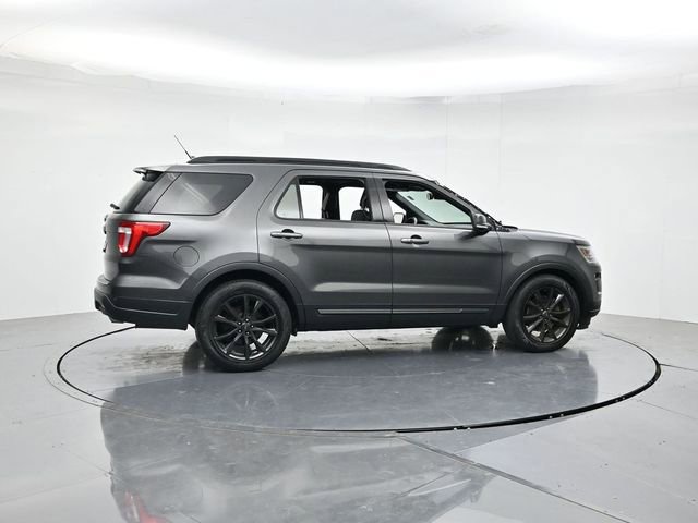 Used 2019 Ford Explorer XLT w/ Equipment Group 202A FWD image 2