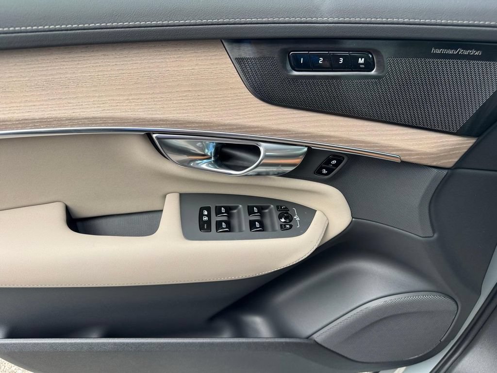 New 2026 Volvo XC90 T8 Plus w/ Protection Package AWD/4WD image 15