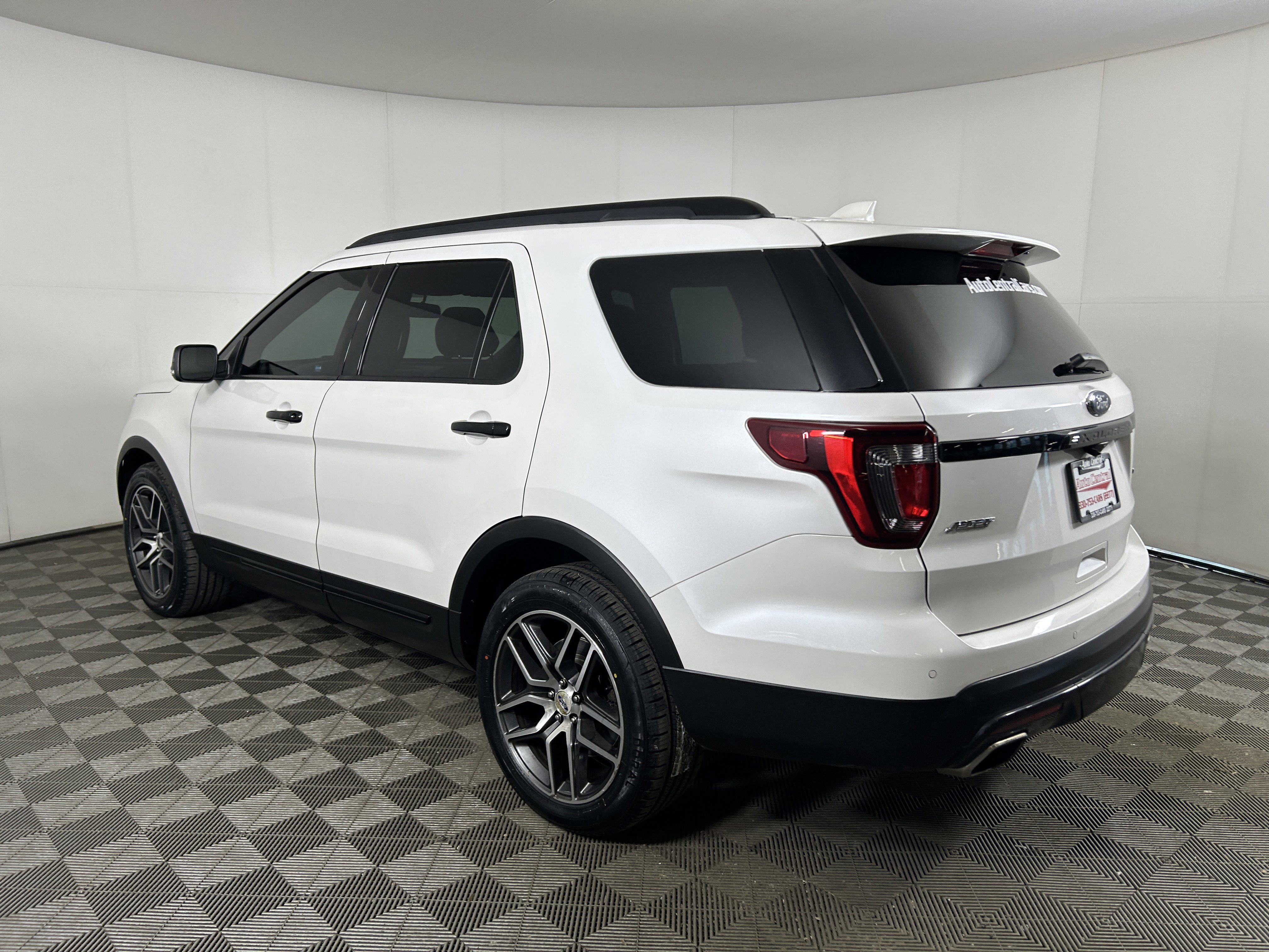 Used 2017 Ford Explorer Sport AWD/4WD image 6