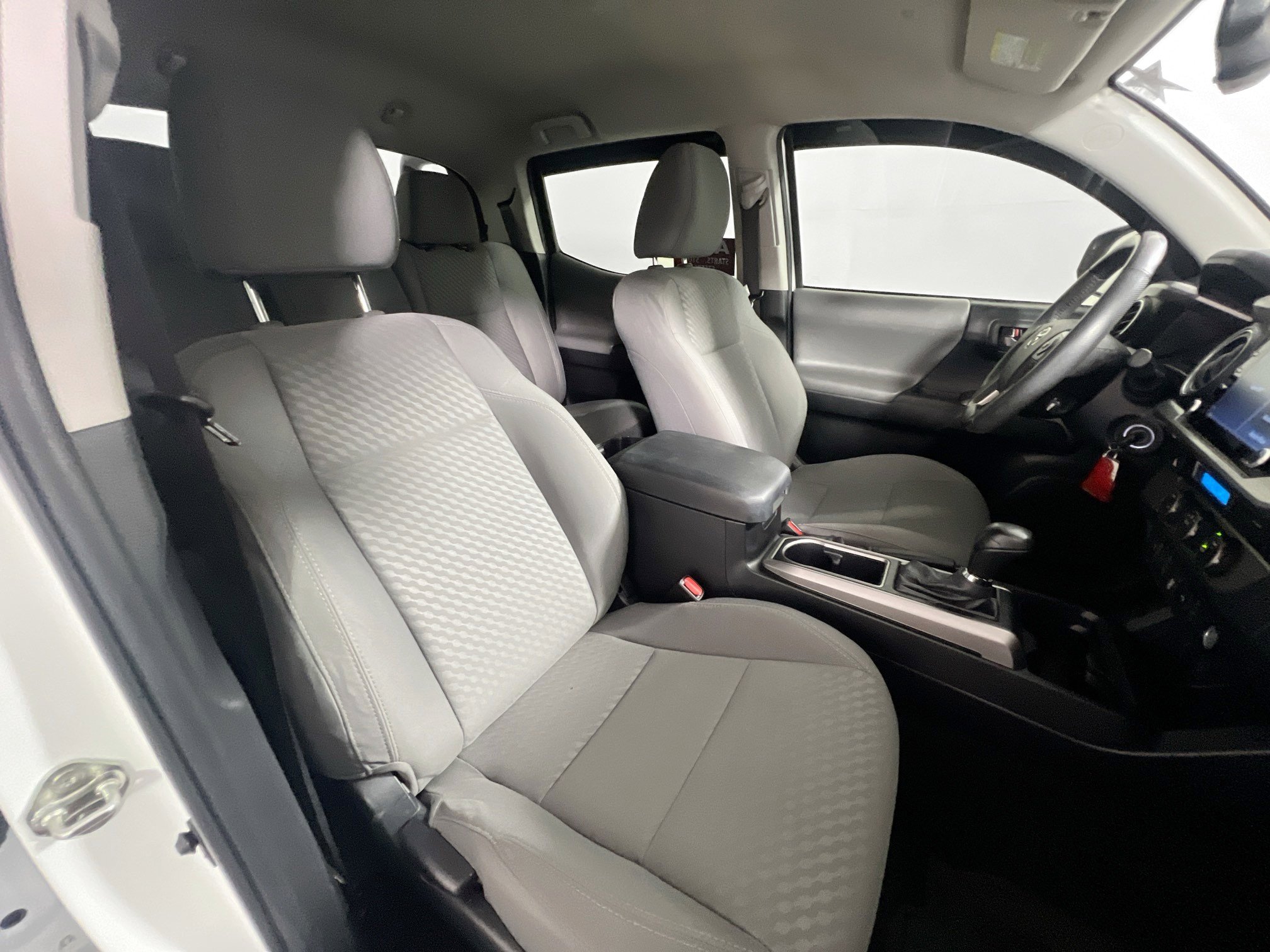 Used 2022 Toyota Tacoma SR5 w/ Technology Package RWD image 30