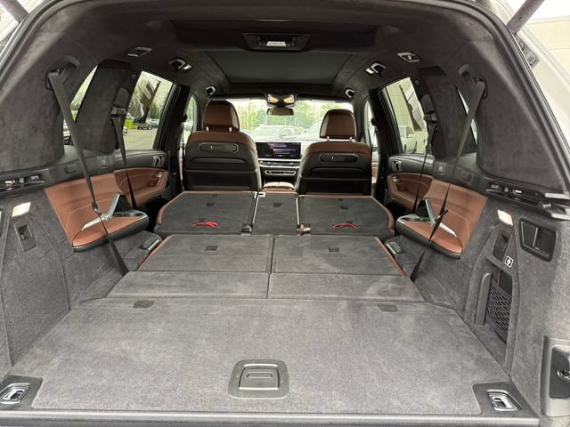 Used 2024 BMW X7 xDrive40i w/ M Sport Package AWD/4WD image 19