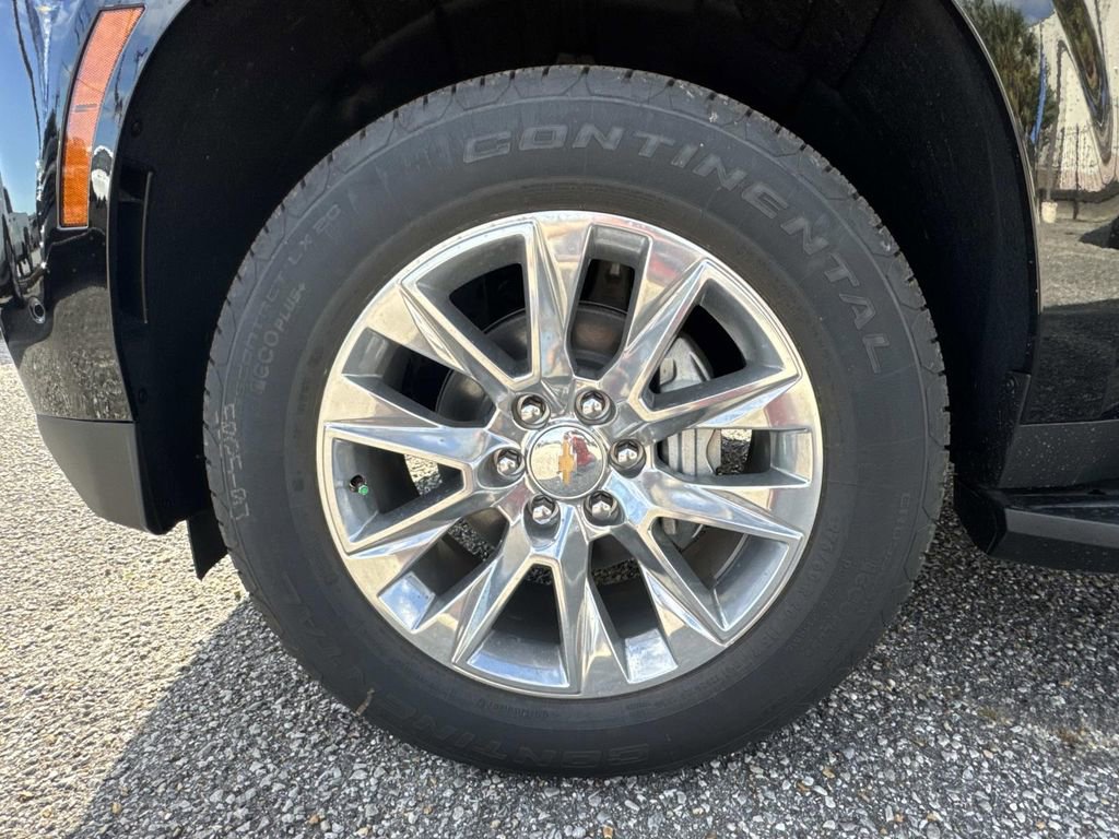 New 2026 Chevrolet Suburban Premier image 4