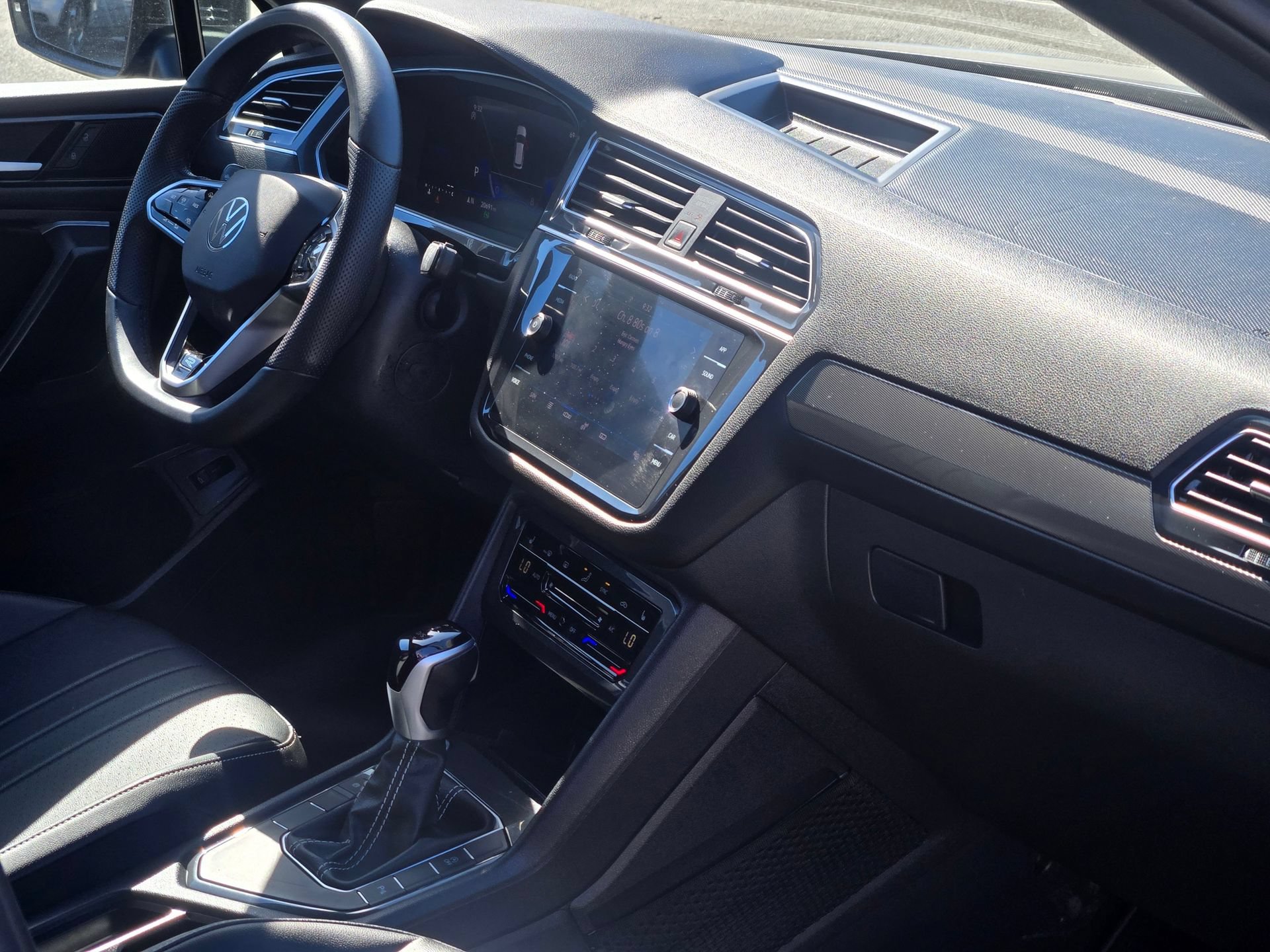 Used 2024 Volkswagen Tiguan SE R-Line w/ MDO Package, Three-Row FWD image 13