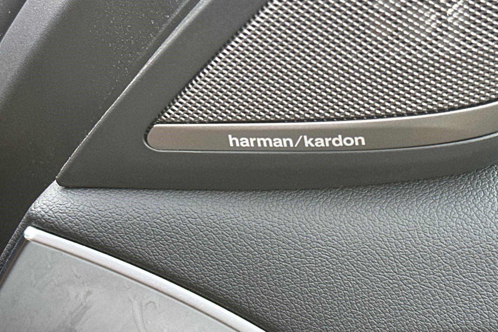 Used 2023 BMW 530e w/ Premium Package image 23