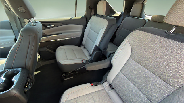 Used 2026 Chevrolet Traverse LT w/ Driver Confidence Package FWD image 37