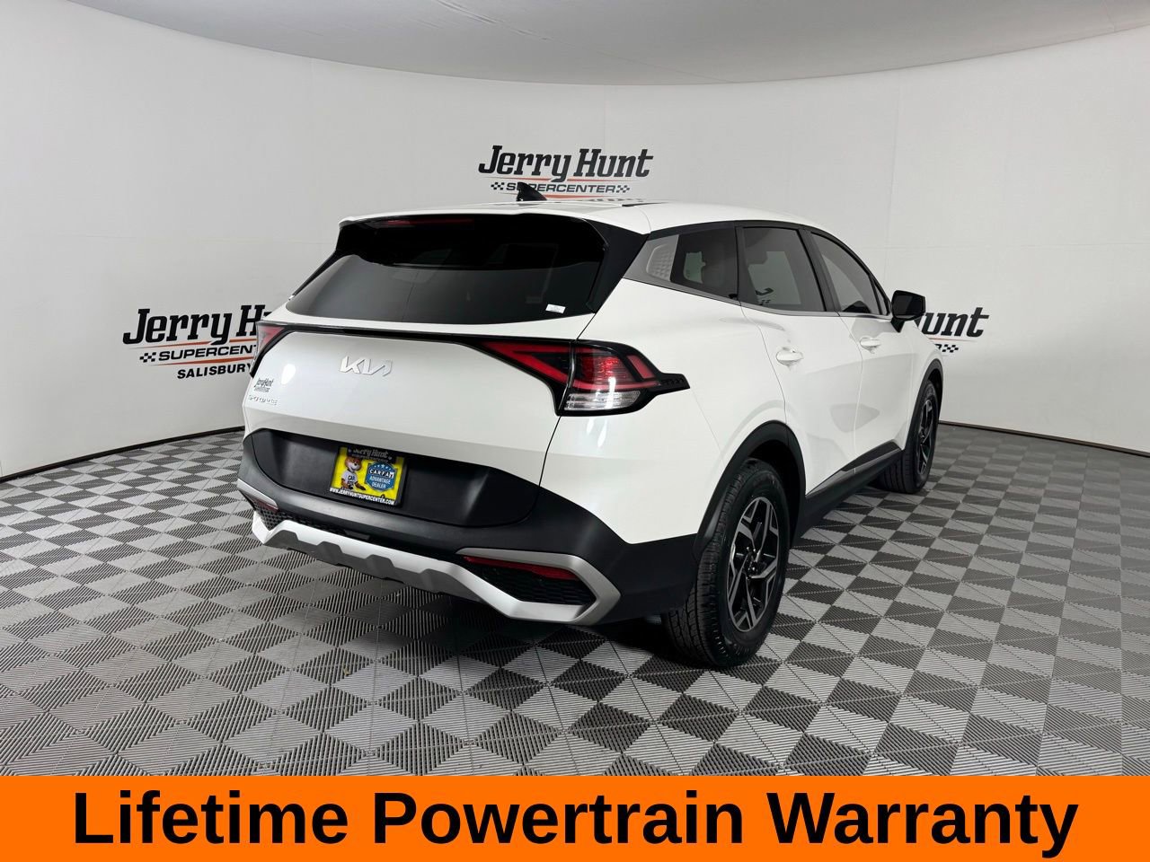 Used 2024 Kia Sportage LX image 7