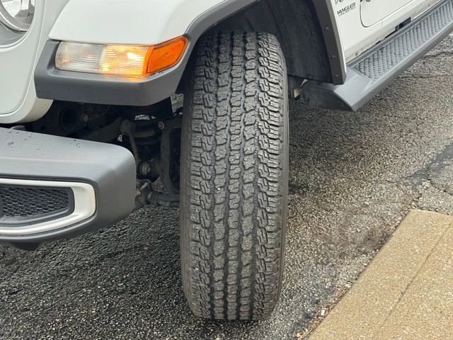 Used 2018 Jeep Wrangler Unlimited Sahara image 13