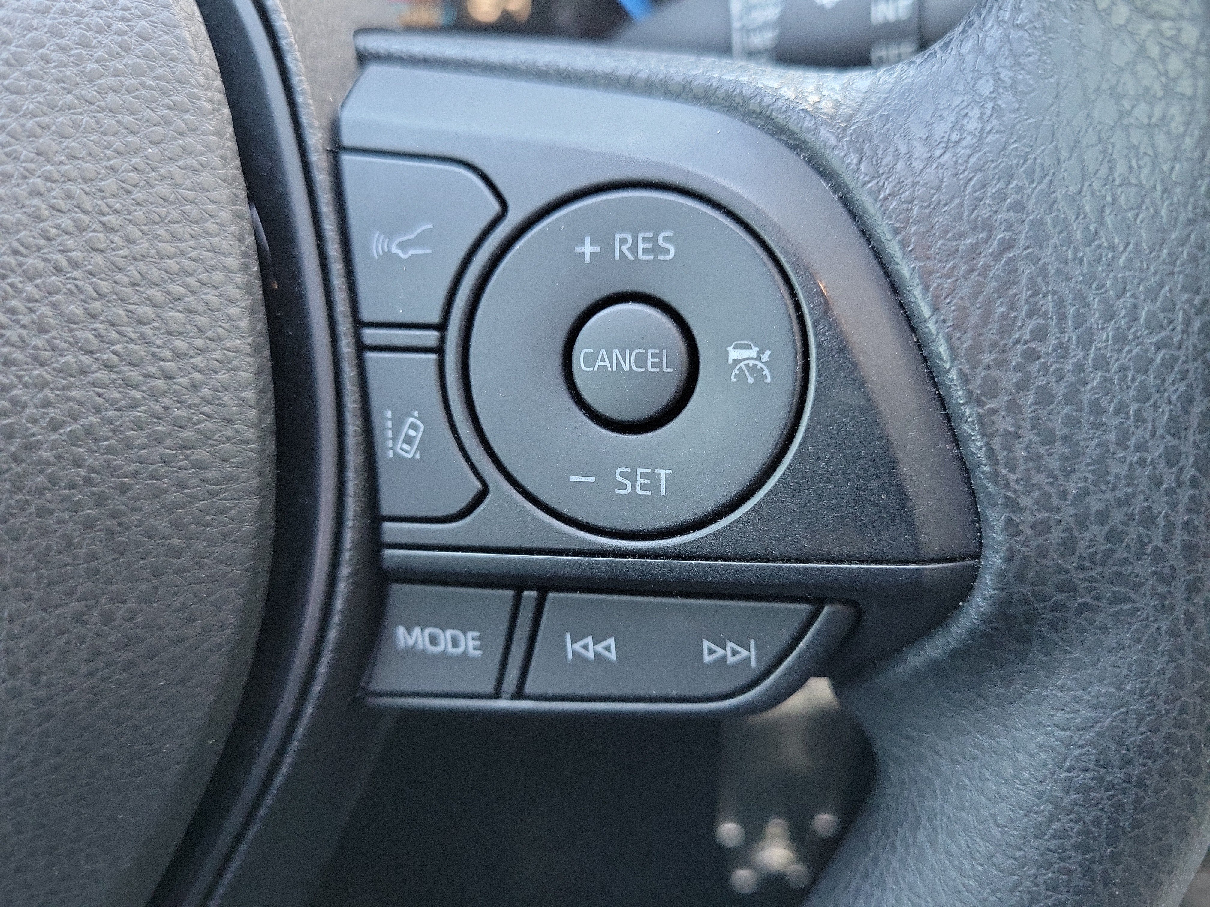 Used 2025 Toyota RAV4 LE AWD/4WD image 25