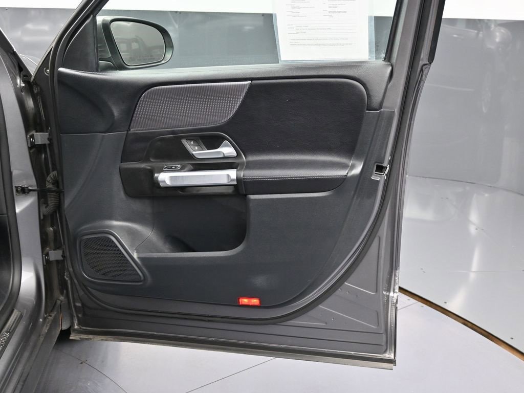 Used 2022 Mercedes-Benz GLB 250 w/ Premium Package Lite image 42