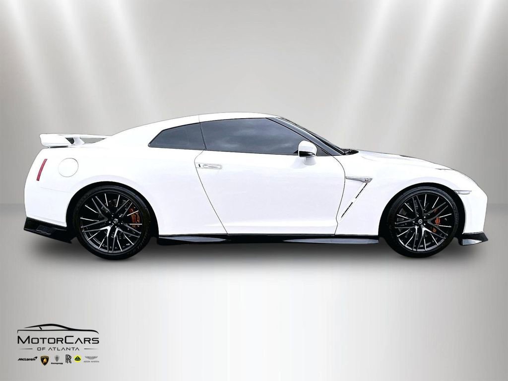 Used 2021 Nissan GT-R Premium image 6