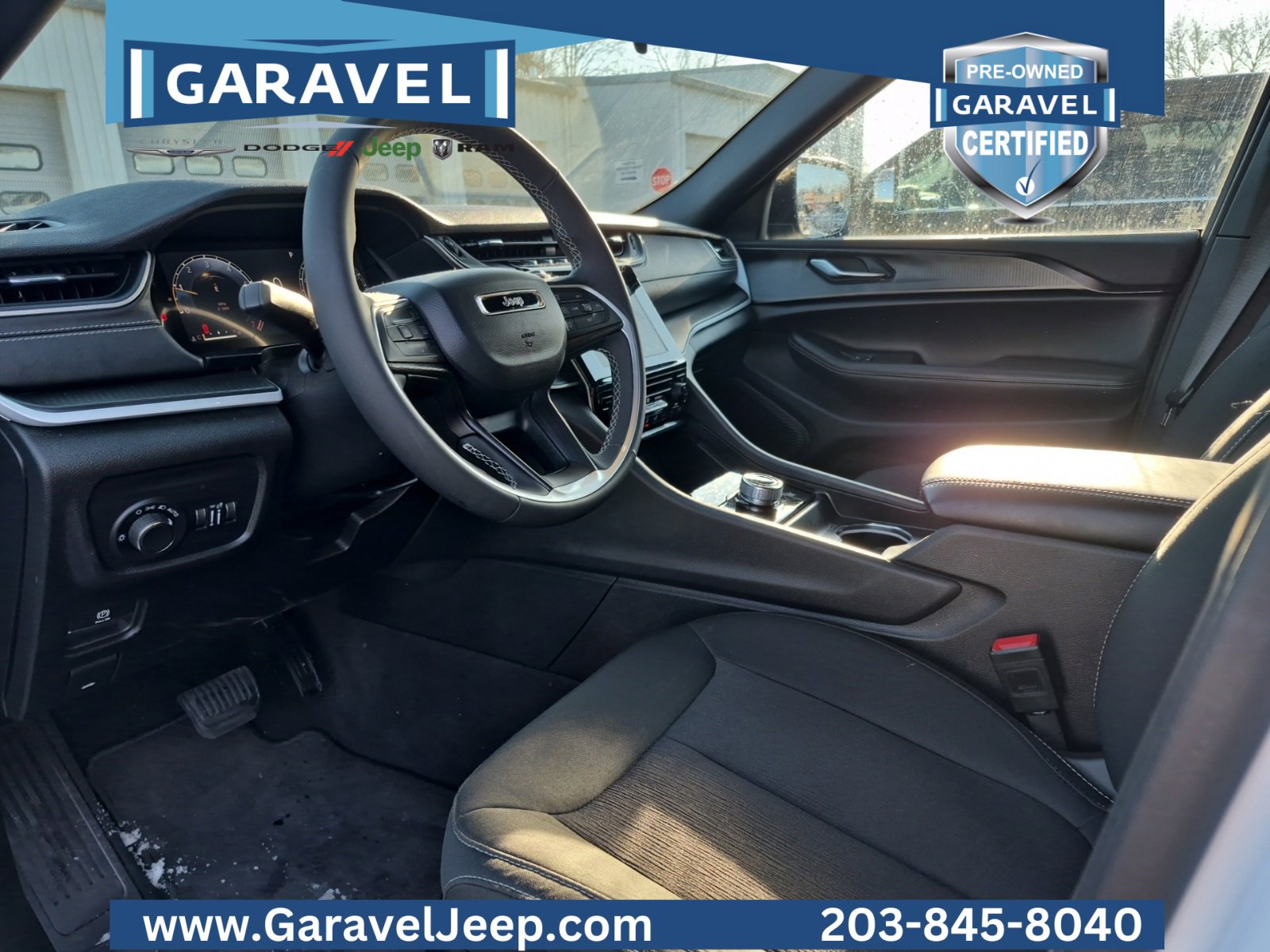 Used 2024 Jeep Grand Cherokee L Laredo image 2