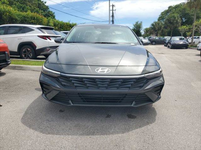 New 2025 Hyundai Elantra SE image 2