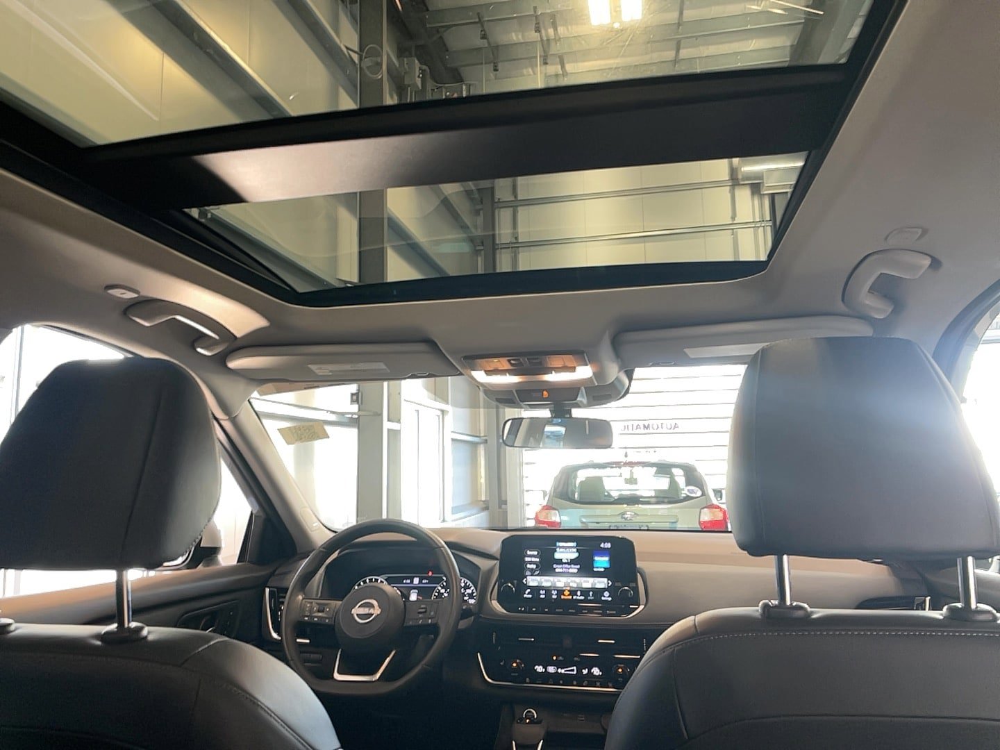 Used 2023 Nissan Rogue SL w/ SL Premium Package image 18