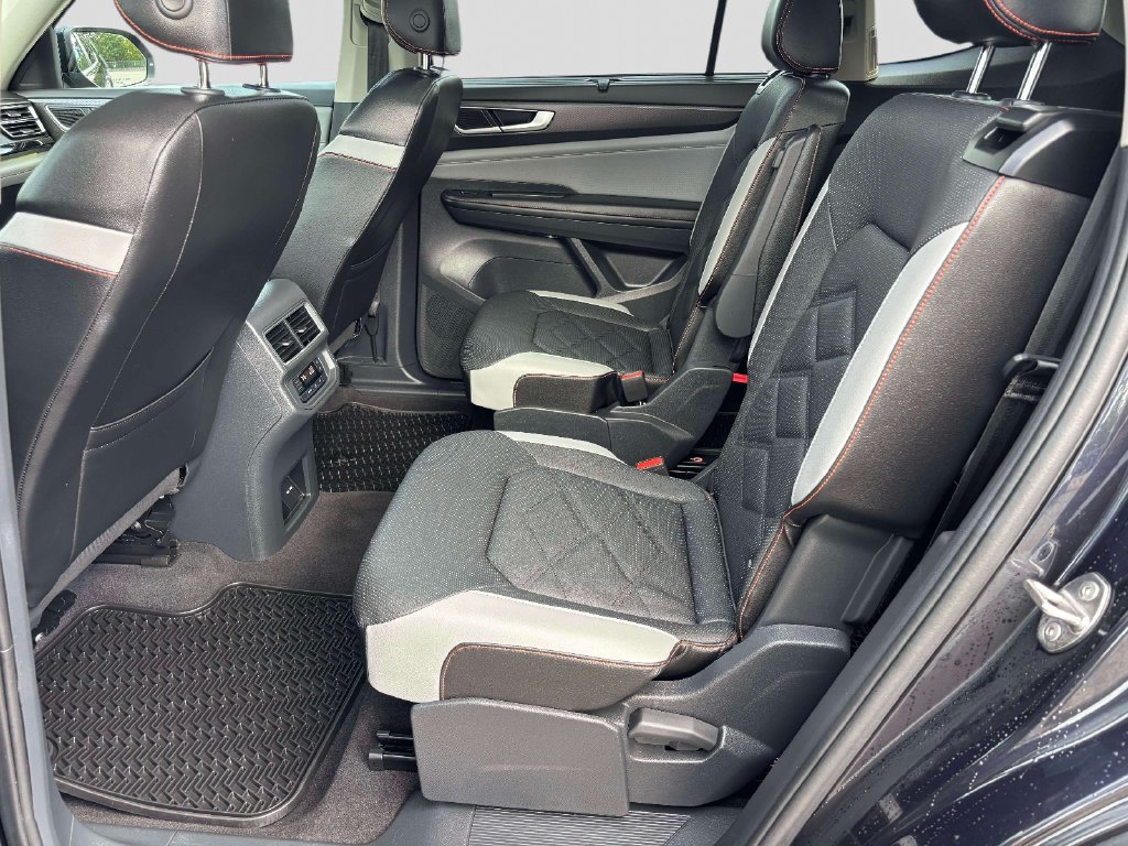 Certified 2024 Volkswagen Atlas Peak Edition SE AWD/4WD image 12