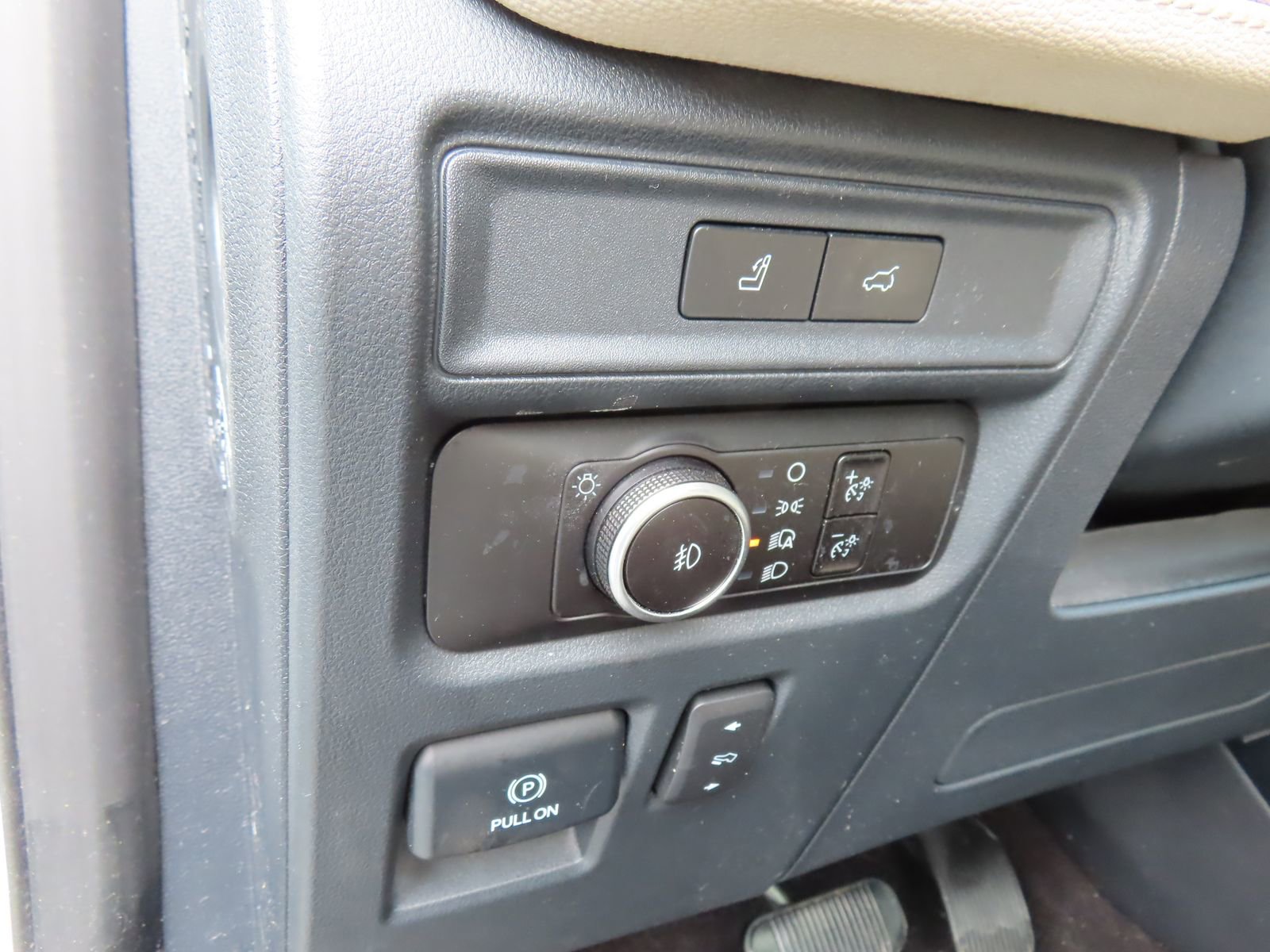 Used 2023 Ford Expedition Max Limited image 14