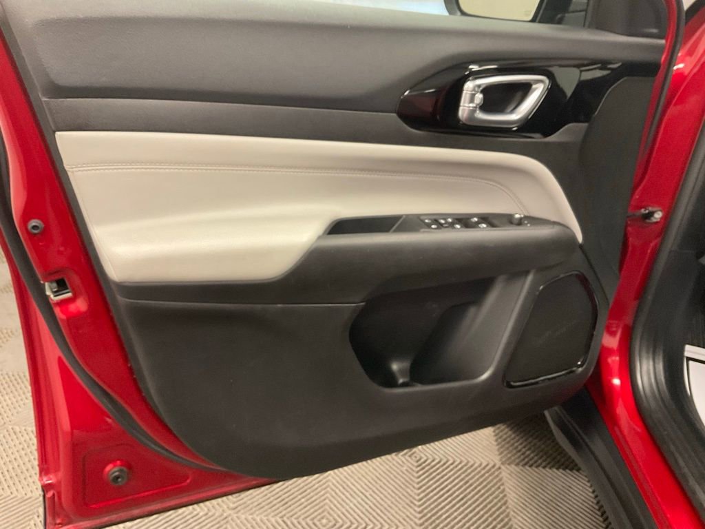 Used 2024 Jeep Compass Limited image 14