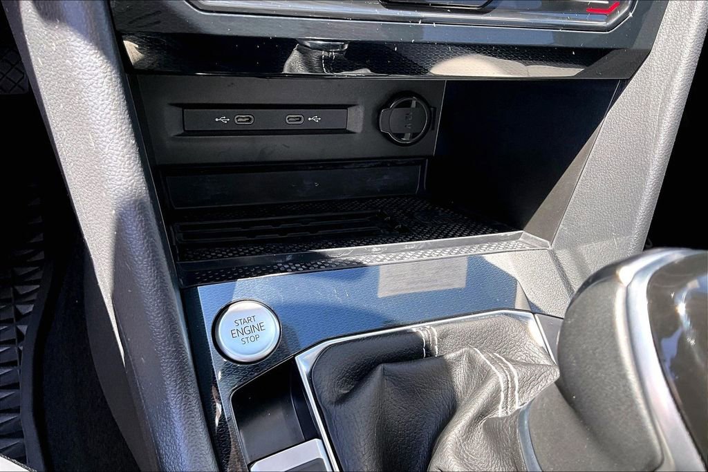 Certified 2025 Volkswagen Taos SE w/ Panoramic Sunroof Package image 29