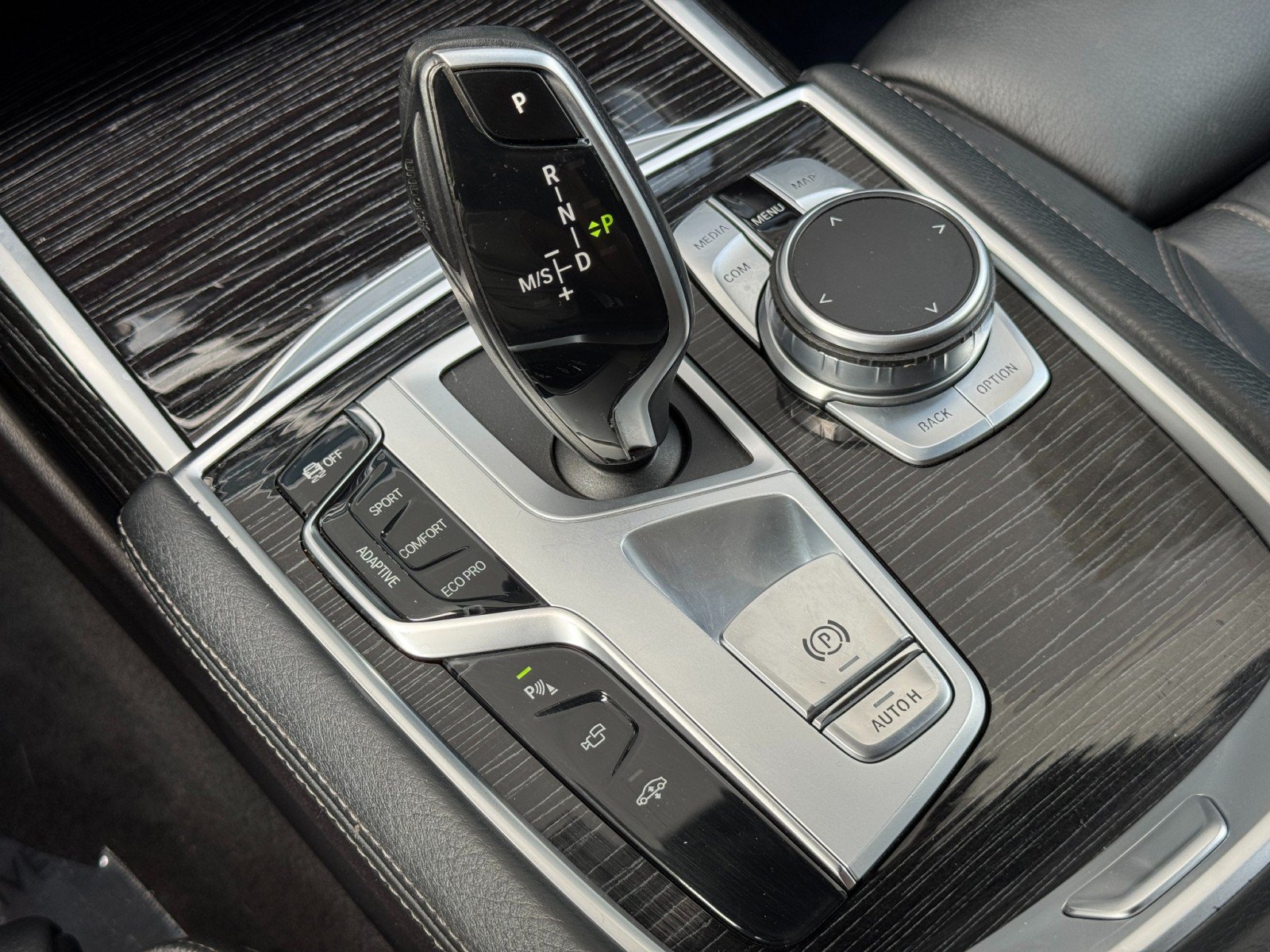 Used 2022 BMW 740i w/ M Sport Package RWD image 35