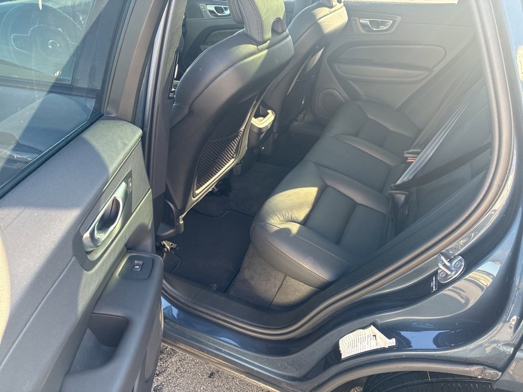Certified 2025 Volvo XC60 B5 Plus image 7
