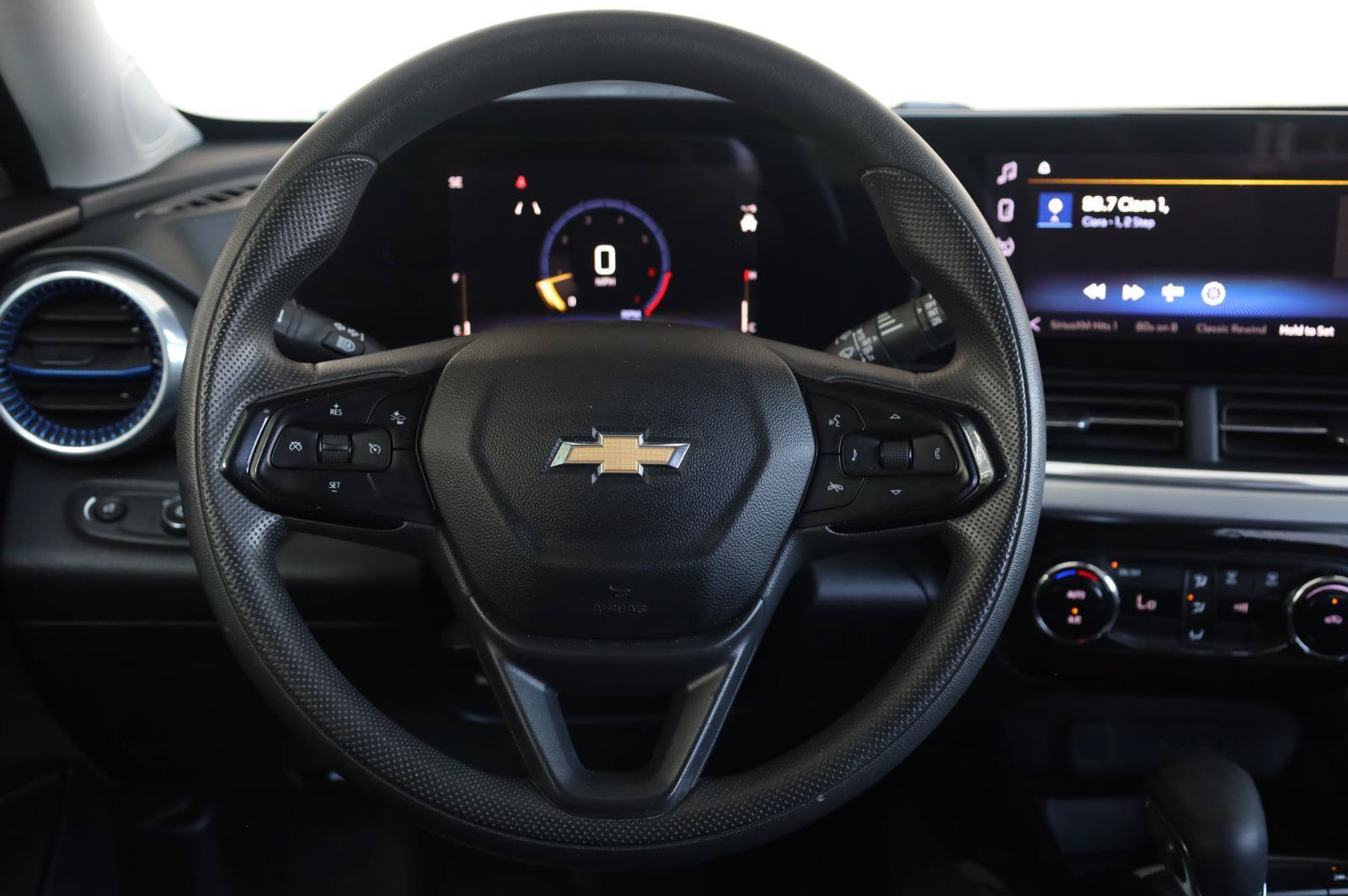 Used 2024 Chevrolet Trax LT FWD image 30