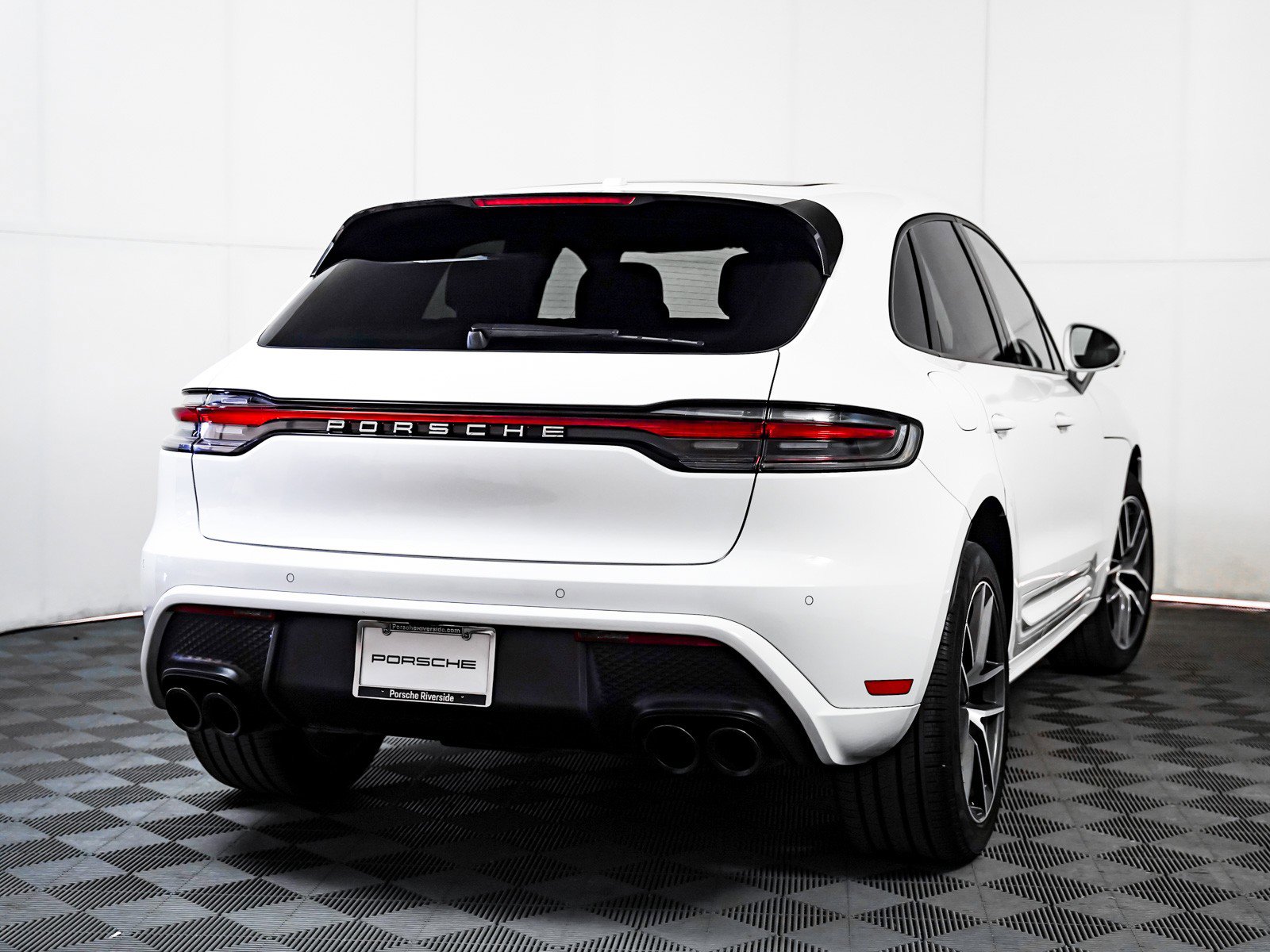Certified 2024 Porsche Macan image 10