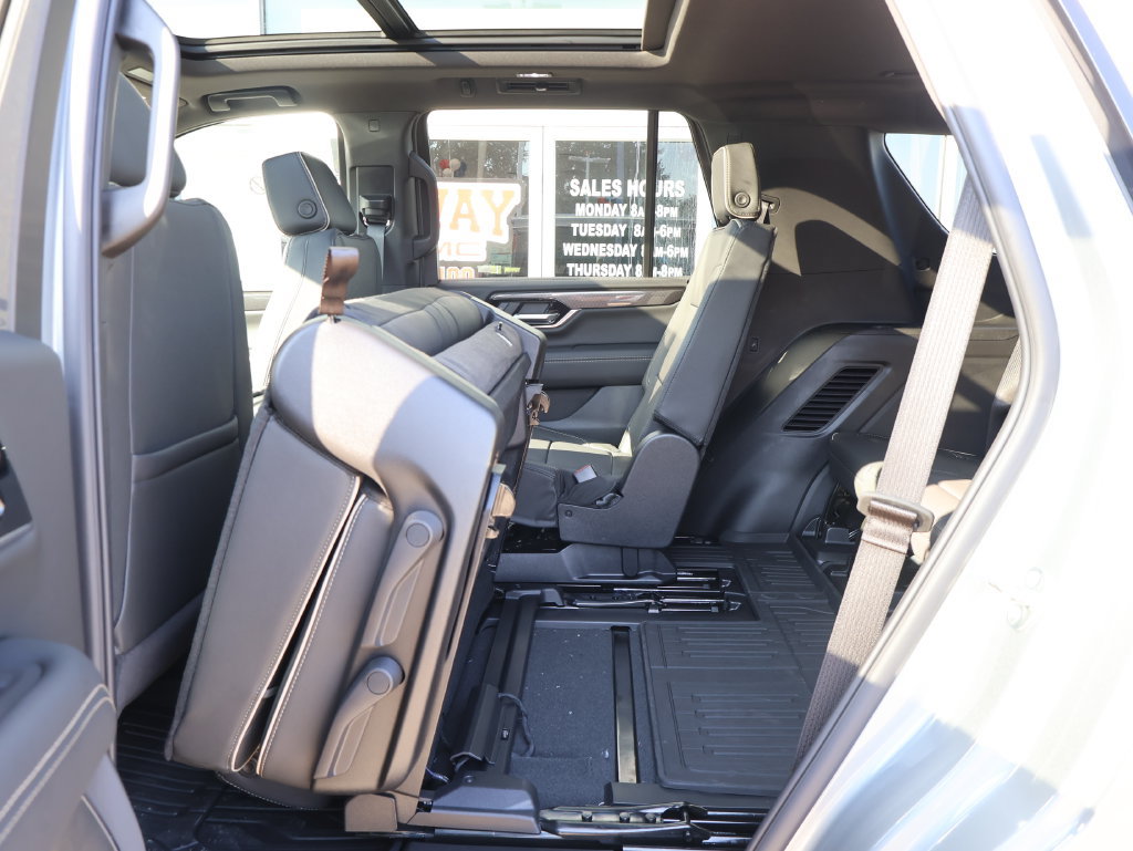 New 2026 GMC Yukon Elevation w/ Technology Package AWD/4WD image 31