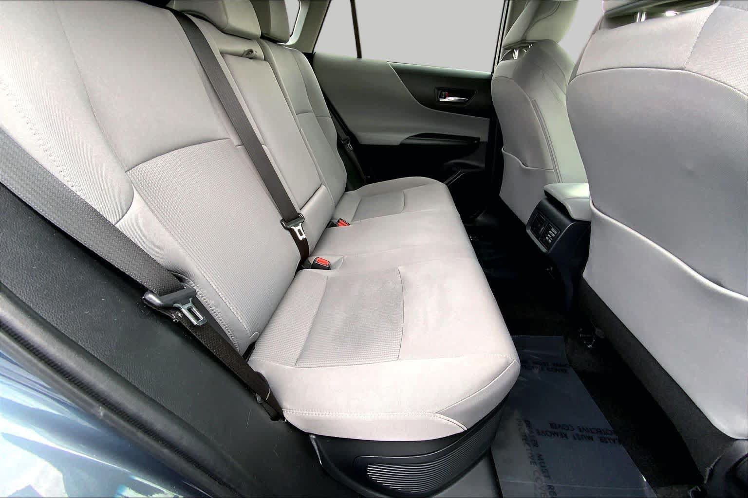 Used 2021 Toyota Venza LE AWD/4WD image 19