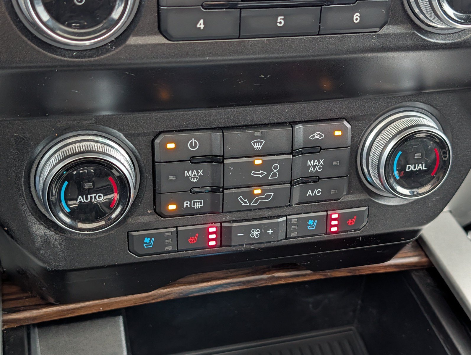 Used 2020 Ford F150 Lariat w/ Equipment Group 502A Luxury AWD/4WD image 23