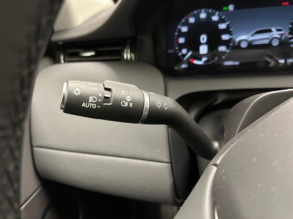 Used 2025 Land Rover Discovery Sport S image 19