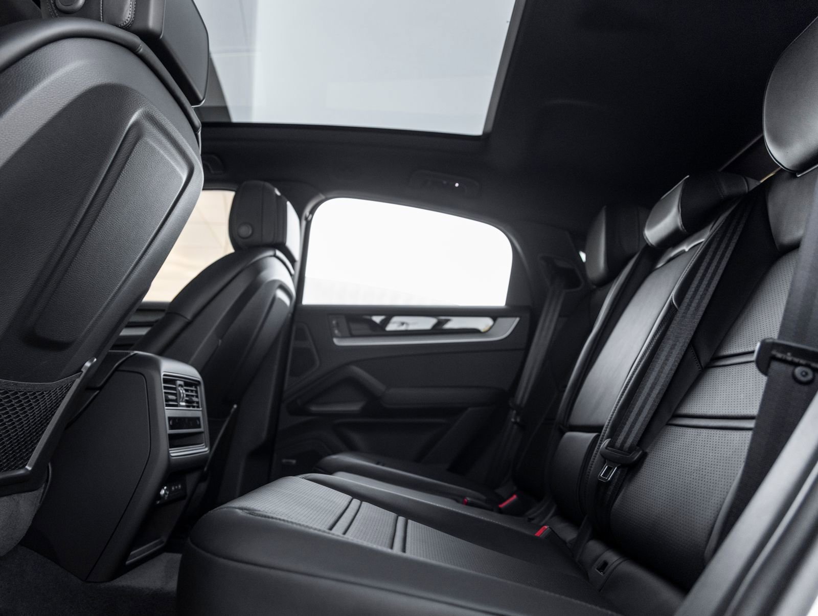 Certified 2026 Porsche Cayenne Coupe image 32