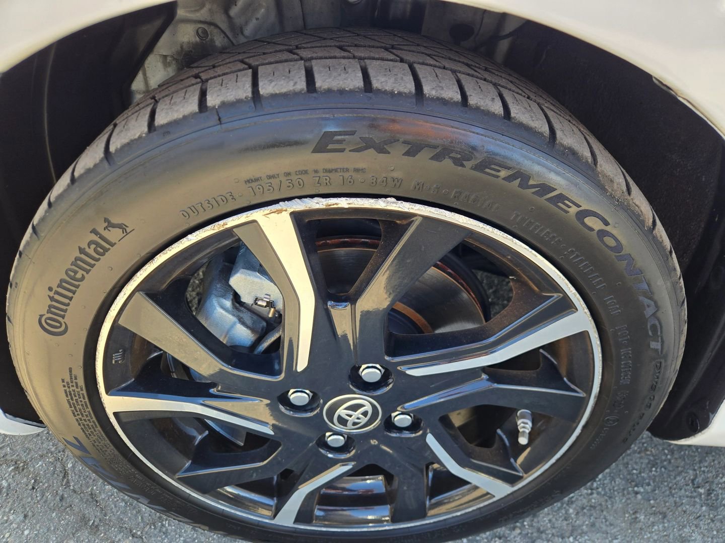 Used 2016 Toyota Yaris SE image 29