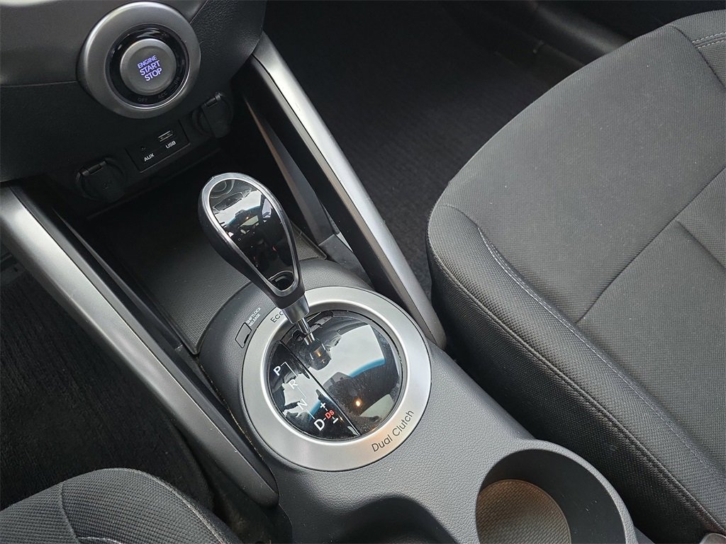 Used 2017 Hyundai Veloster Value Edition image 20