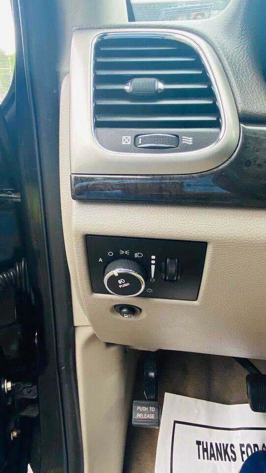 Used 2011 Jeep Grand Cherokee Laredo image 26