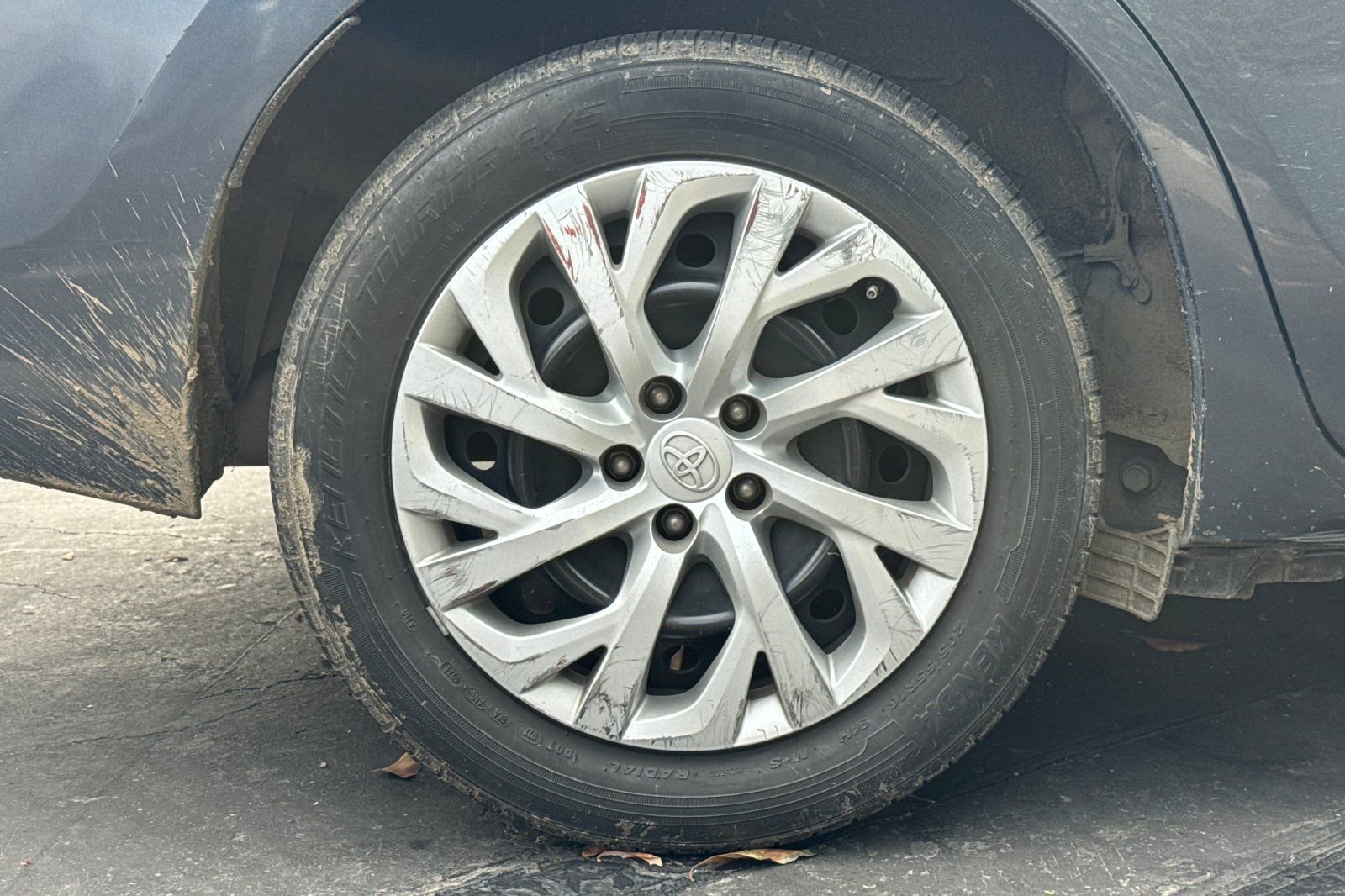 Used 2017 Toyota Corolla LE w/ Carpet Mat Package (TMS) image 4