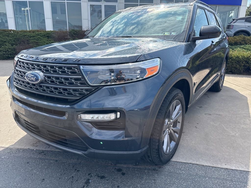 Used 2024 Ford Explorer XLT w/ Equipment Group 202A AWD/4WD image 2