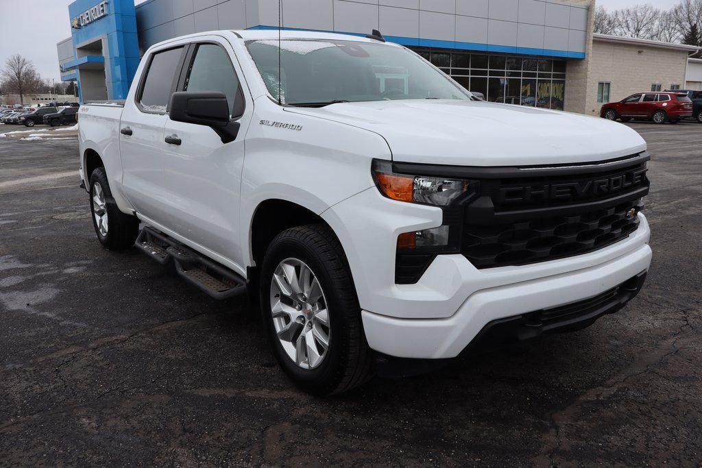 Used 2023 Chevrolet Silverado 1500 Custom image 2
