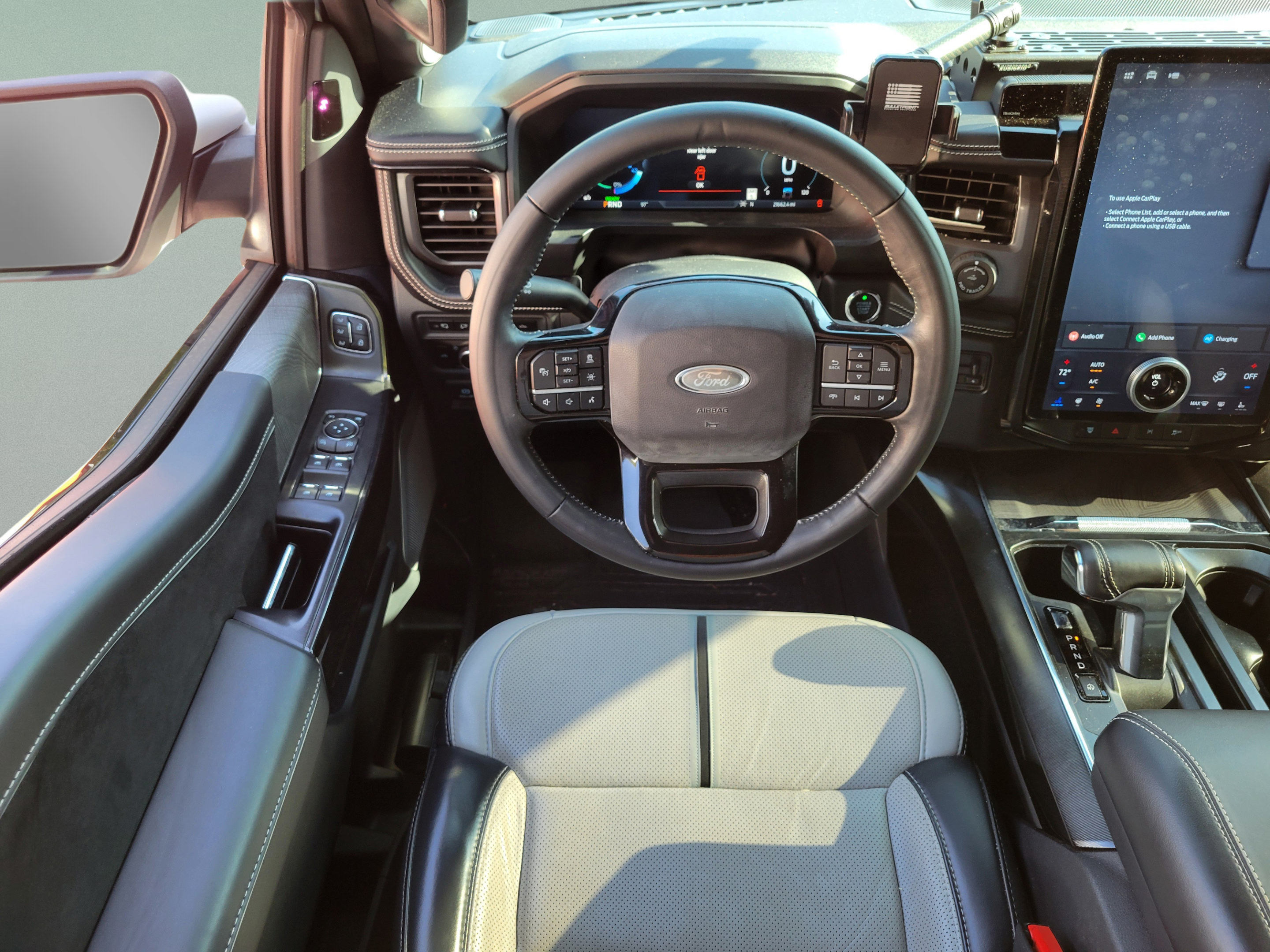 Used 2023 Ford F150 Lightning Platinum AWD/4WD image 8