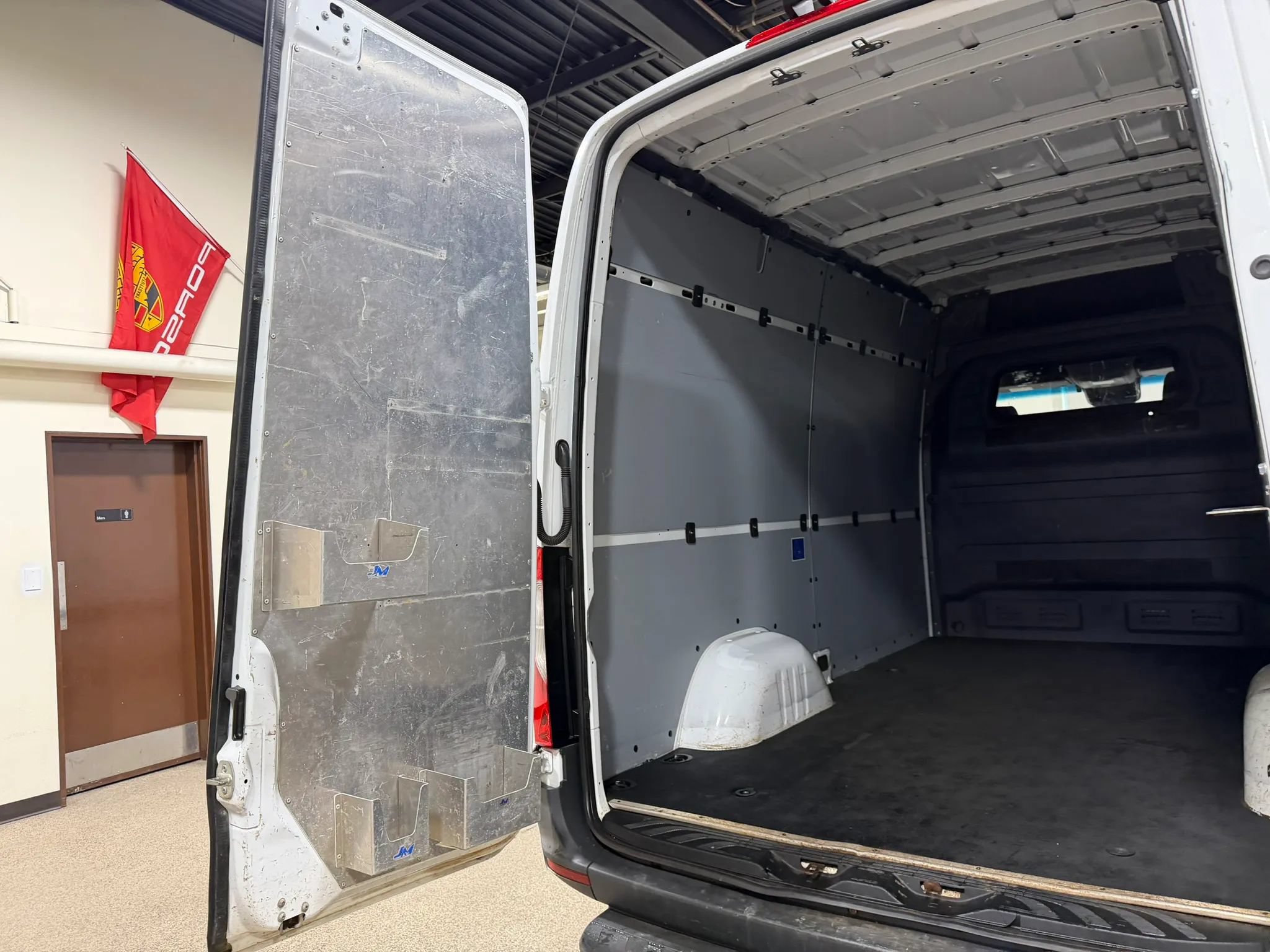 Used 2020 Mercedes-Benz Sprinter 2500 image 23