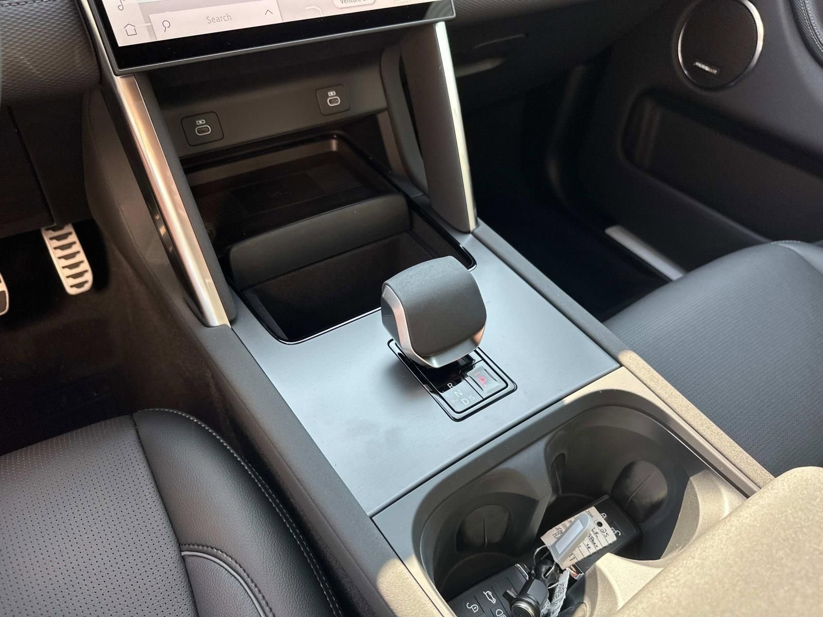 New 2025 Land Rover Discovery Sport Dynamic SE image 17