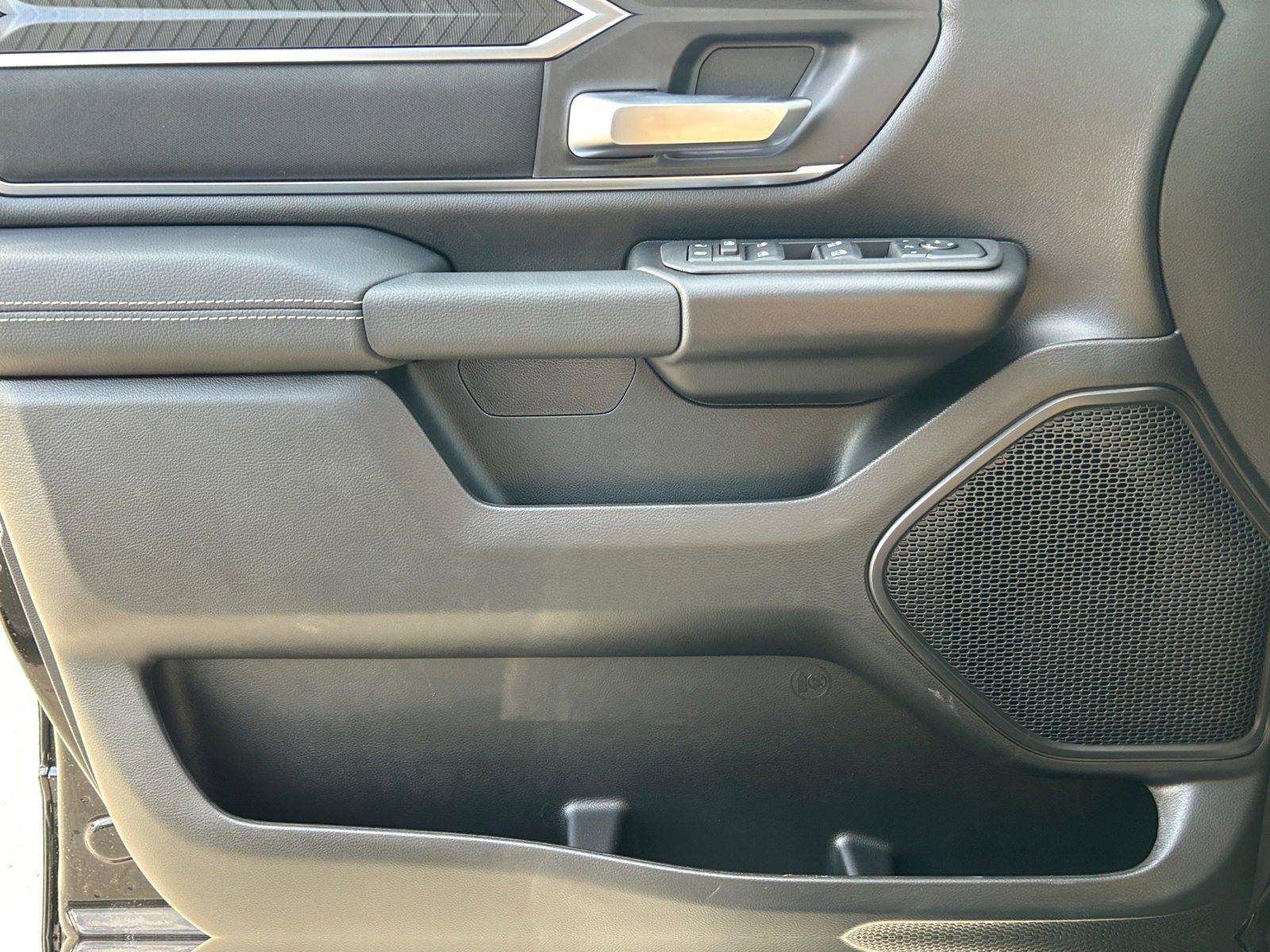 New 2026 RAM 1500 4x4 Crew Cab image 31