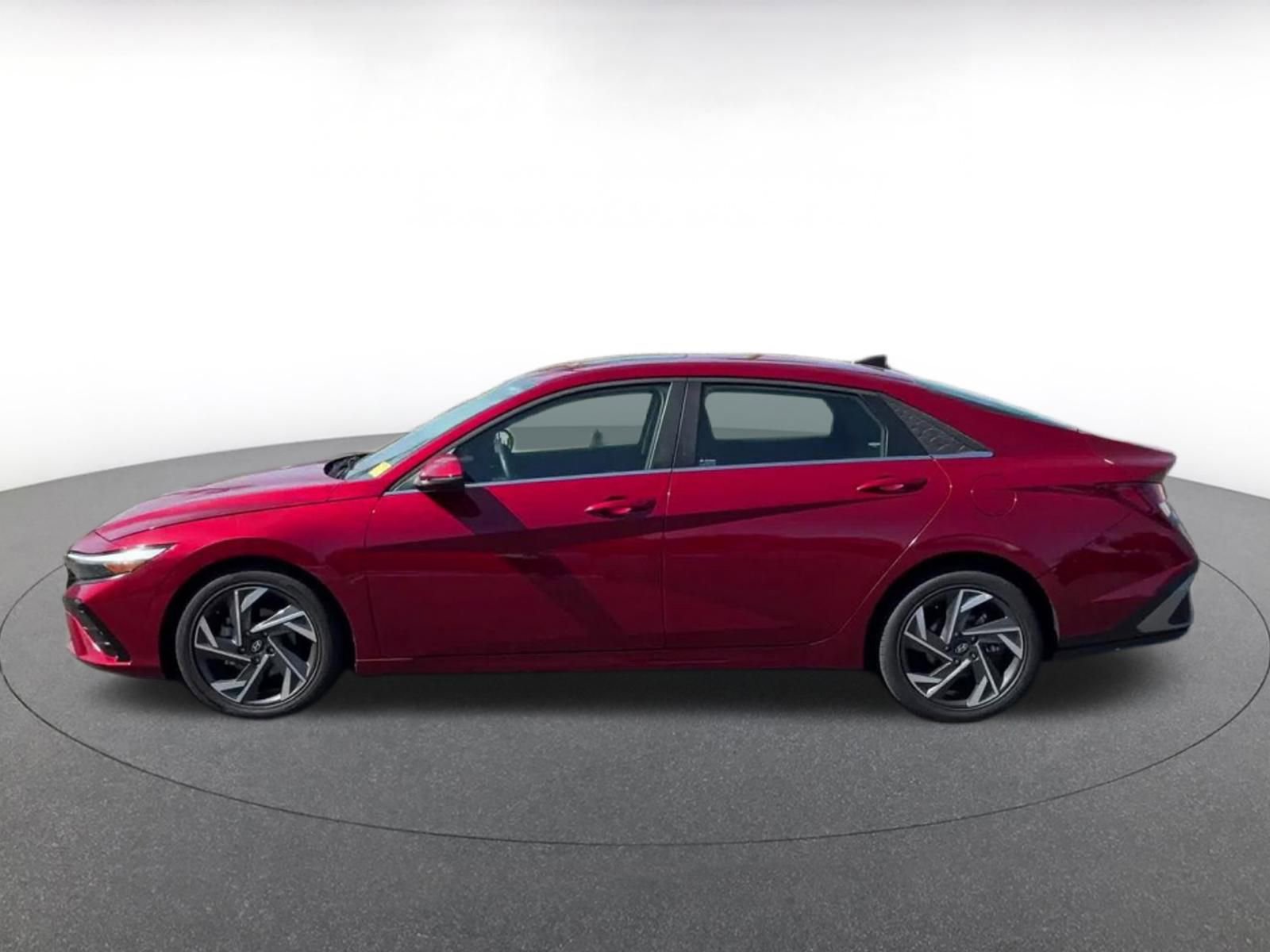 Used 2025 Hyundai Elantra Limited image 9